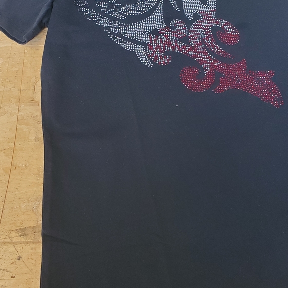 A stylish classic t-shirt - Picture 3 of 6